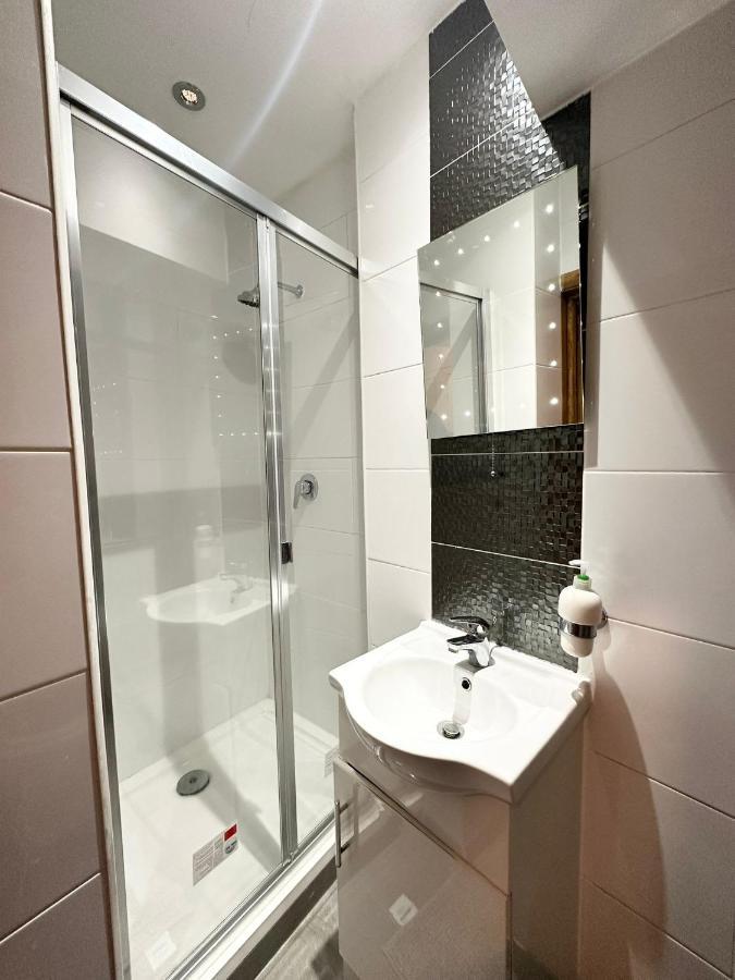 London Charm - Stylish Room In Spacious Home Zewnętrze zdjęcie